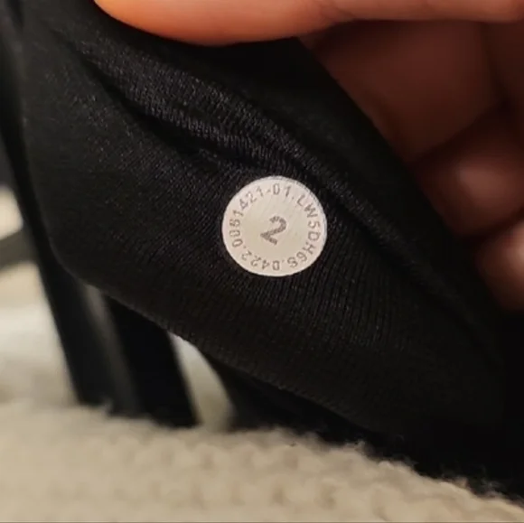 Lululemon Women's Black Align Jogger Pant Size 2 - Picture 5 of 5